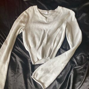 grey slightly cropped sweater with wide arms
